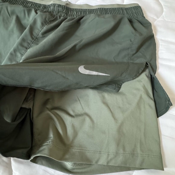 Nike dri-fit Women's olive Green gym Running lined Shorts Sz M multi pockets - Picture 6 of 11